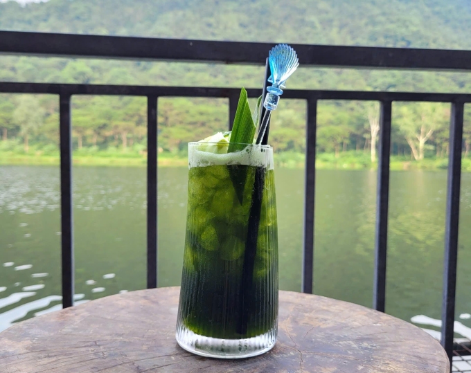 Uống nhiều nước ngọt giải khát ngày hè có thể dẫn đến tiểu đường, bệnh tim mạch. Ảnh: Hải Âu